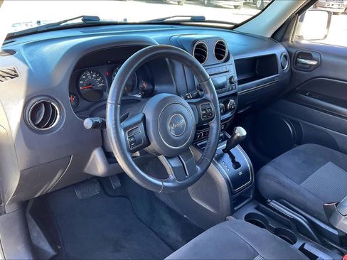 Used 2012 Jeep Patriot Latitude w/ Altitude Pkg image 16