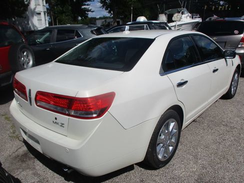 Used 2012 Lincoln MKZ FWD image 4
