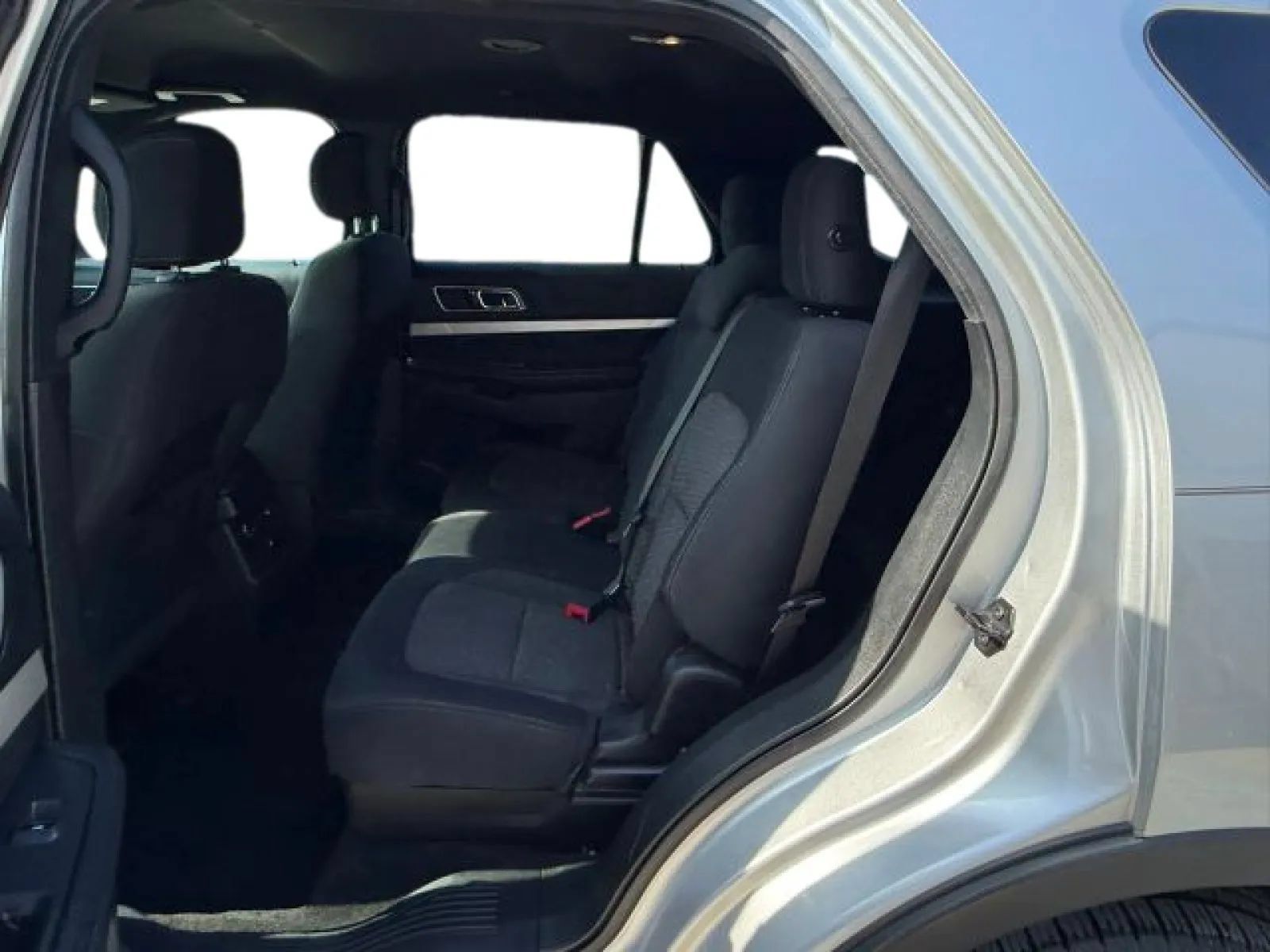 Used 2017 Ford Explorer XLT AWD/4WD image 14