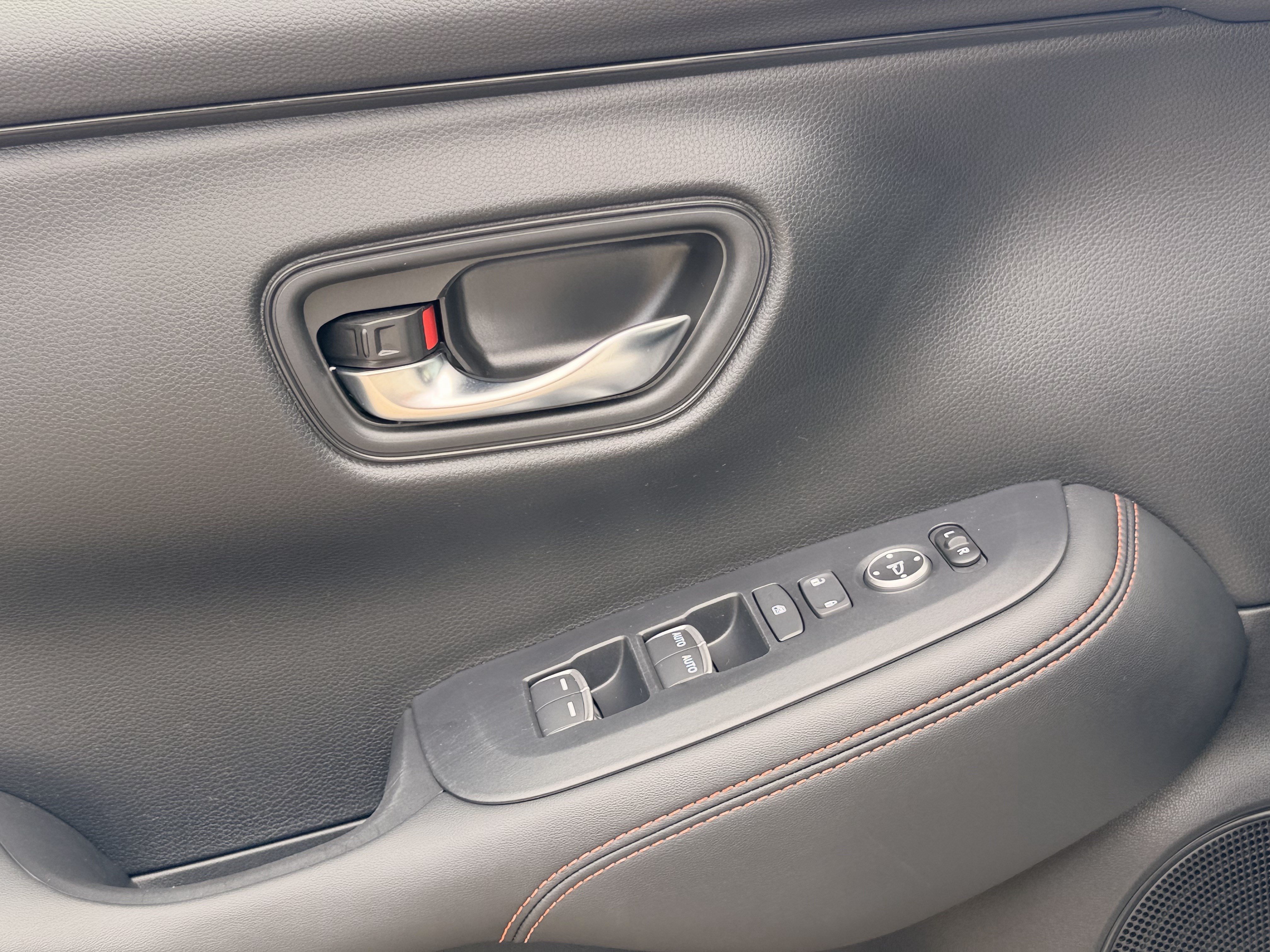 Used 2025 Honda HR-V Sport image 11