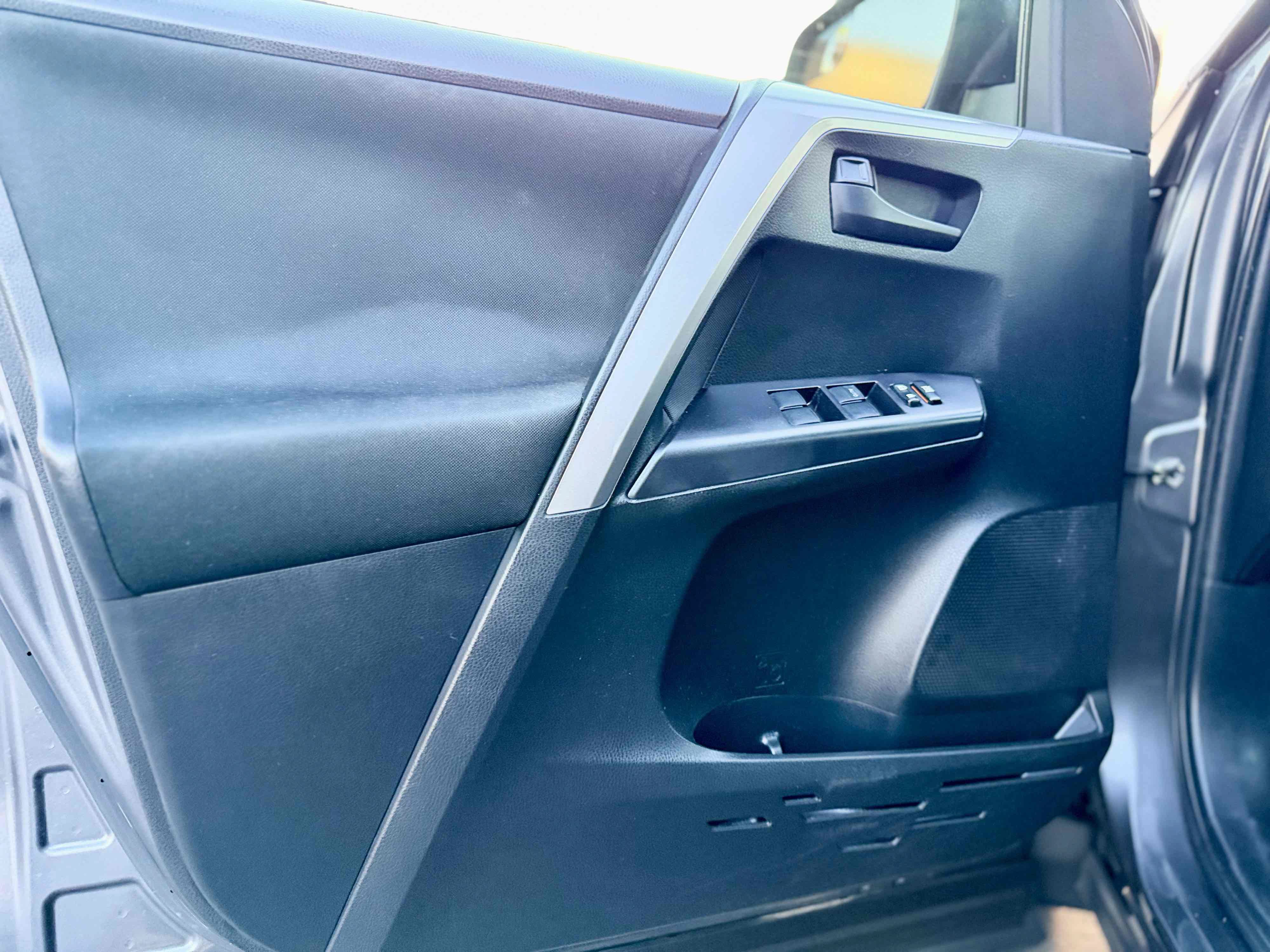 Used 2017 Toyota RAV4 LE w/ Carpet Mat Package FWD image 23