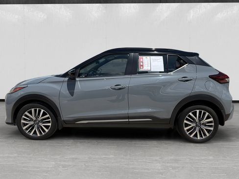 Used 2023 Nissan Kicks SR w/ SR Premium Package FWD image 2