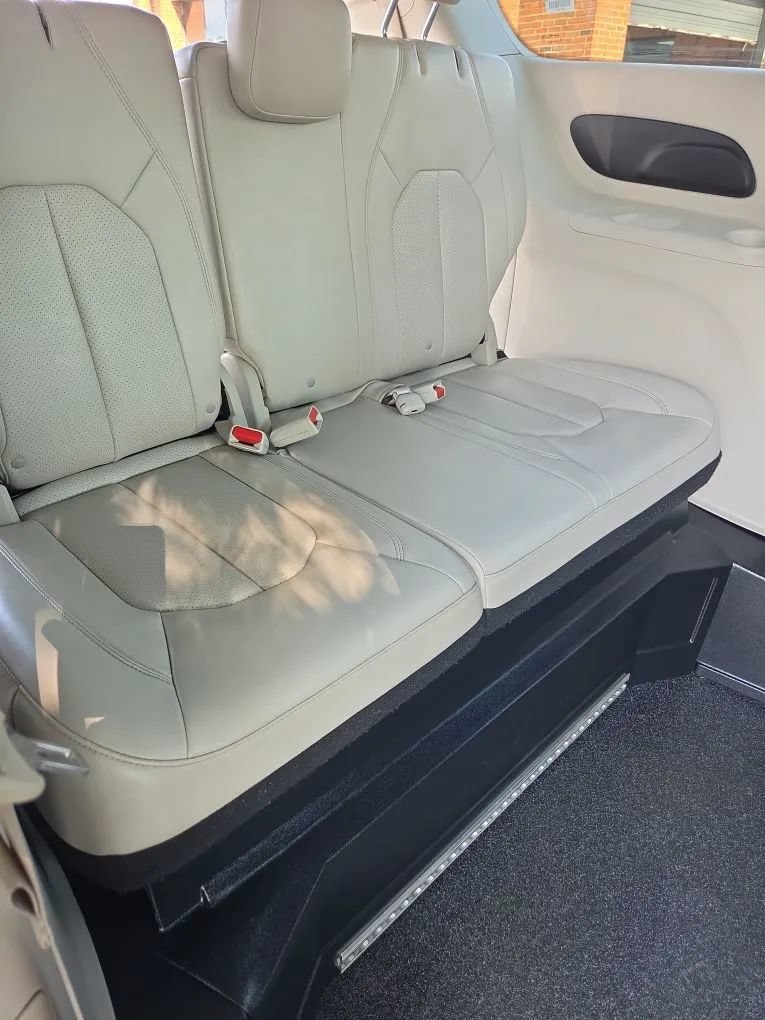 Used 2021 Chrysler Voyager Lxi FWD image 29