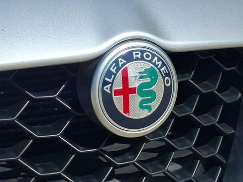Used 2018 Alfa Romeo Giulia Ti Sport w/ Quick Order Package 22S Sport AWD/4WD image 25