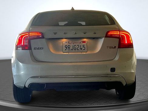 Used 2018 Volvo S60 T5 Inscription image 4