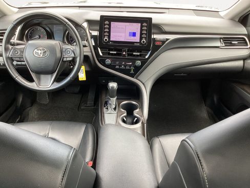 Used 2021 Toyota Camry SE FWD image 4