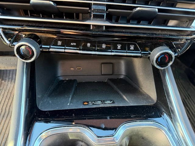 Used 2024 Chevrolet Traverse RS w/ LPO, Floor Liner Package AWD/4WD image 21