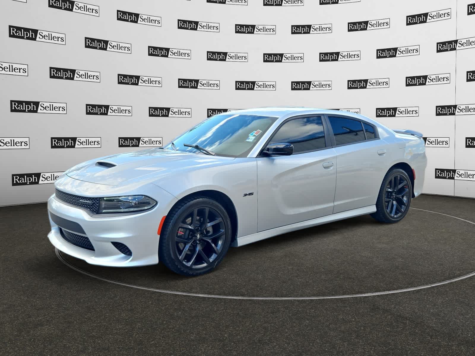 Used 2023 Dodge Charger R/T w/ Blacktop Package RWD image 2
