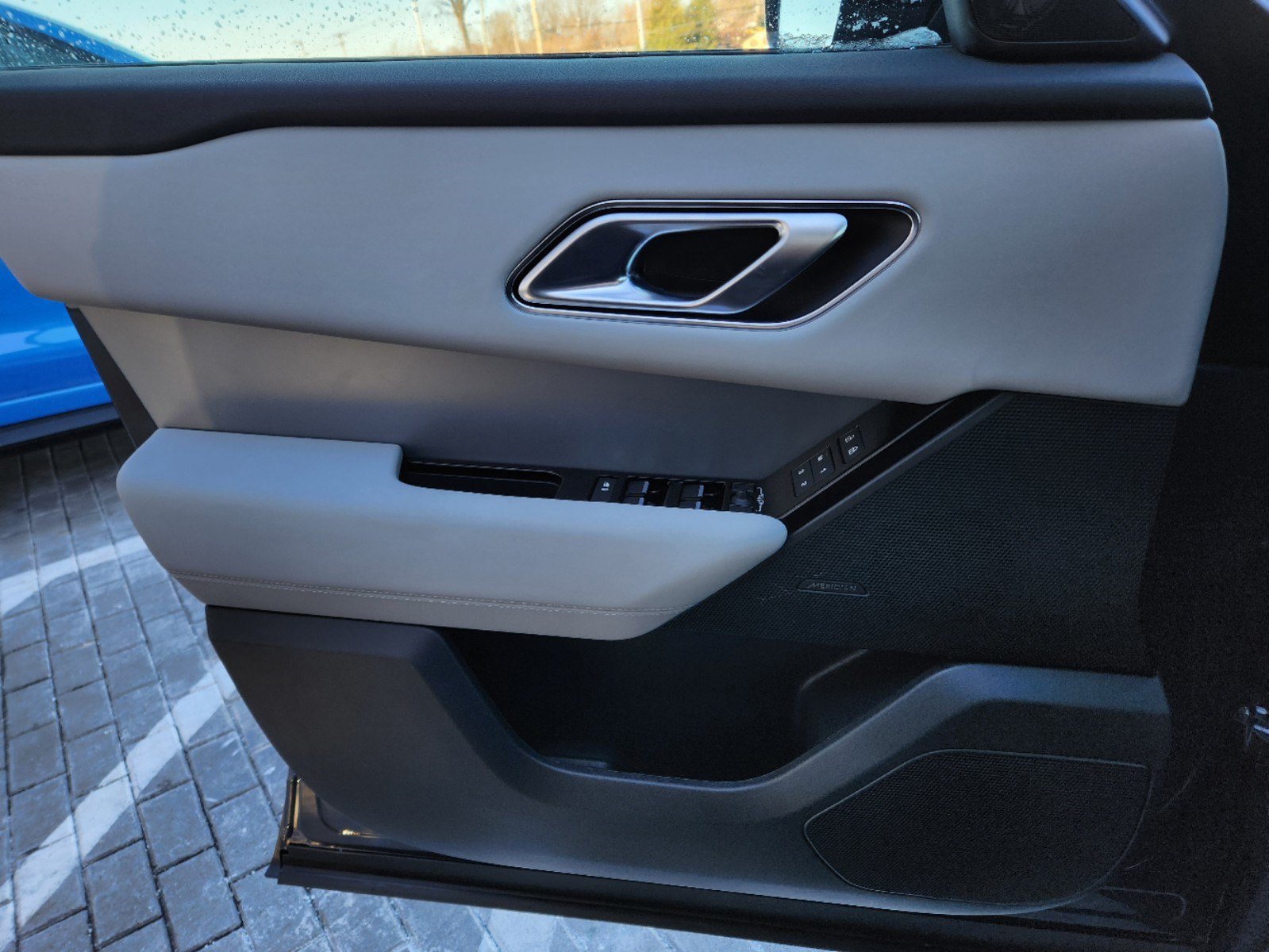 Certified 2025 Land Rover Range Rover Velar S AWD/4WD image 21
