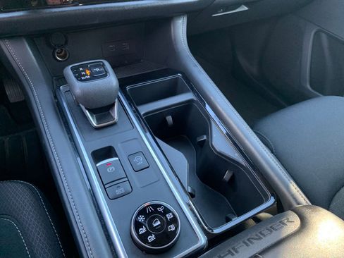 Used 2025 Nissan Pathfinder SV image 43