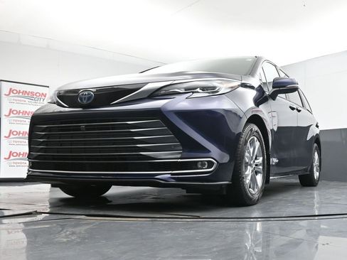 Used 2021 Toyota Sienna Platinum image 34