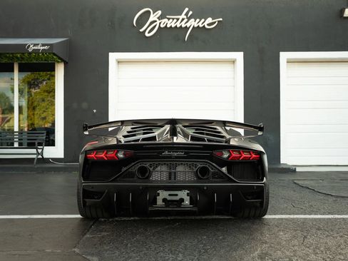 Used 2019 Lamborghini Aventador SVJ AWD/4WD image 12