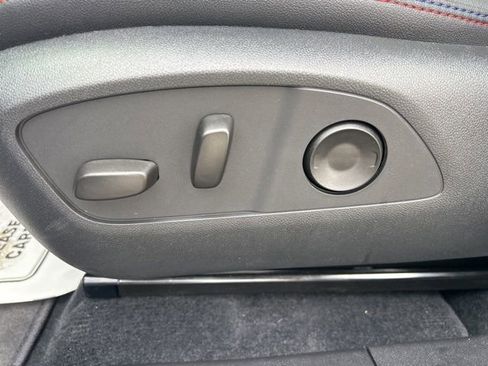 New 2026 Chevrolet Equinox EV RS image 16