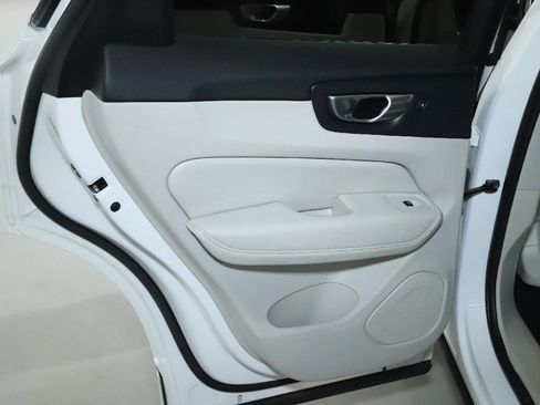 Used 2024 Volvo XC60 B5 Plus AWD/4WD image 13
