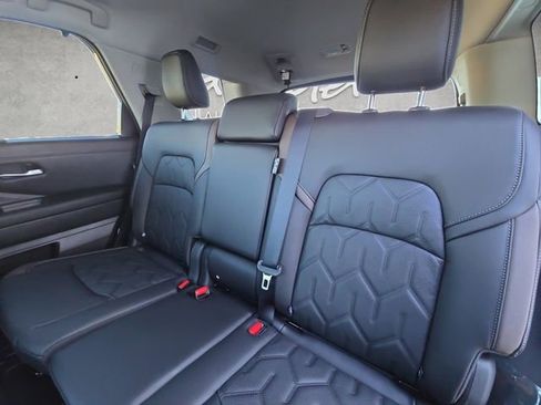 New 2026 Nissan Pathfinder Platinum image 22