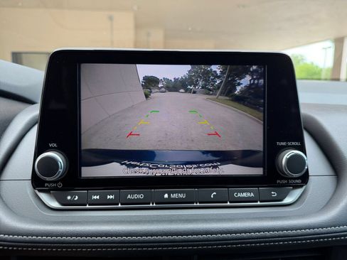 Used 2025 Nissan Rogue SV FWD image 21