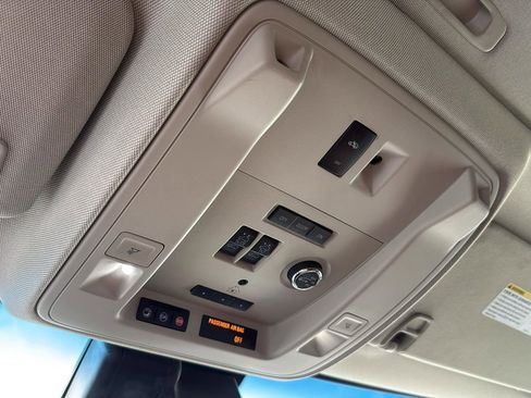 Used 2018 Cadillac Escalade Luxury image 23