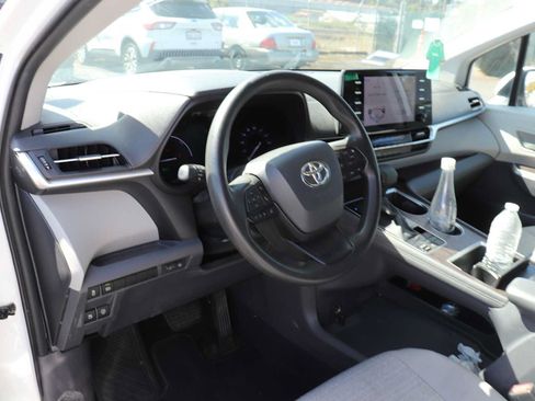 Used 2022 Toyota Sienna LE FWD image 10