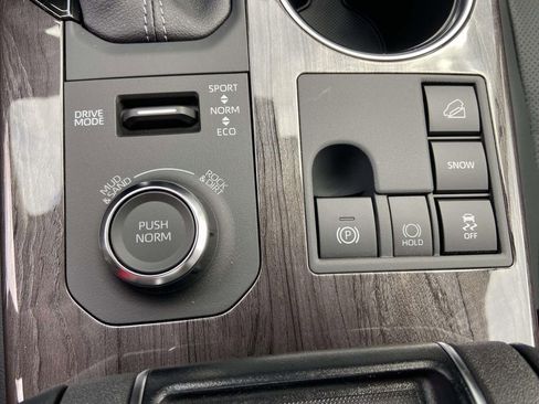 Used 2026 Toyota Highlander Platinum image 28