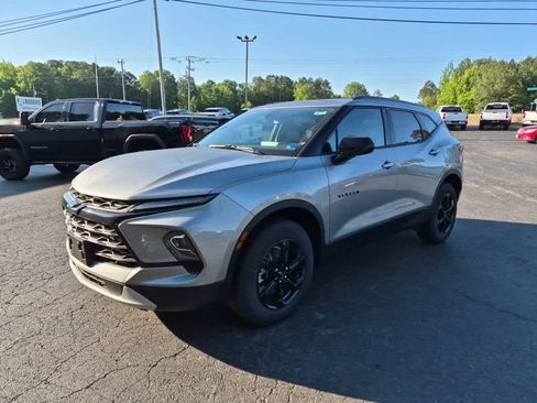 New 2026 Chevrolet Blazer LT w/ Convenience Package FWD image 3