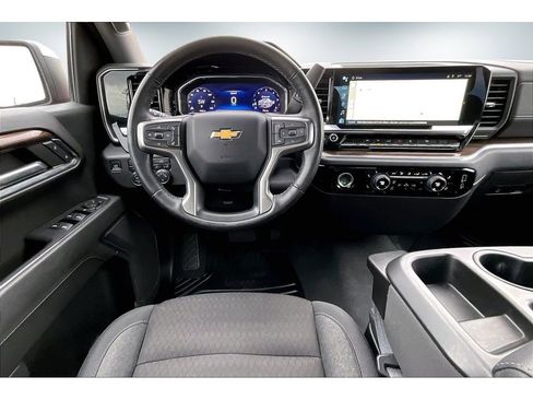 Used 2024 Chevrolet Silverado 1500 LT image 9