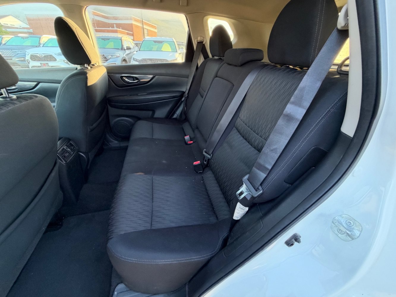 Used 2017 Nissan Rogue SV AWD/4WD image 19