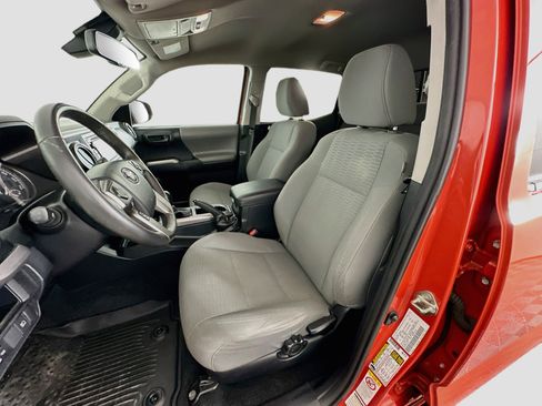 Used 2018 Toyota Tacoma SR5 RWD image 13