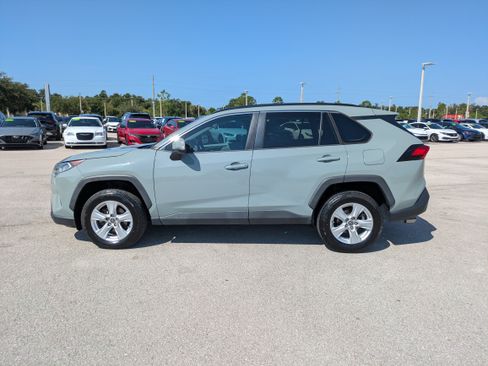 Used 2021 Toyota RAV4 XLE w/ Convenience Package FWD image 7
