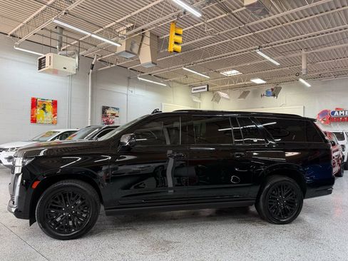 Used 2022 Cadillac Escalade ESV Sport Platinum image 2