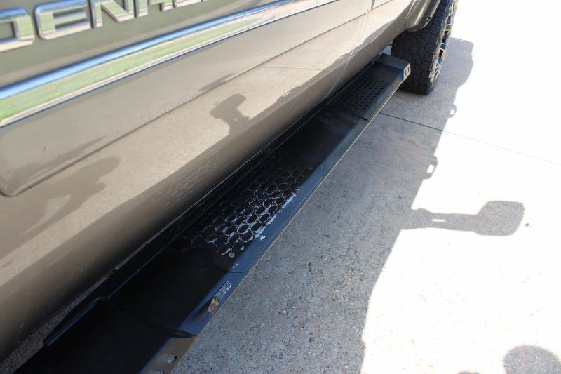 Used 2013 GMC Sierra 2500 Denali w/ Suspension Package, Off-Road AWD/4WD image 25