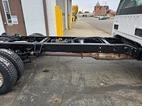 Used 2018 Ford F550 2WD Regular Cab Super Duty image 6