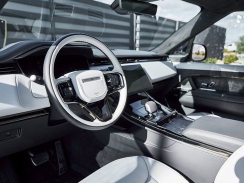 Used 2025 Land Rover Range Rover Sport Autobiography image 2