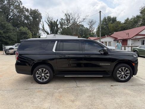 Used 2023 Chevrolet Suburban LT RWD image 6