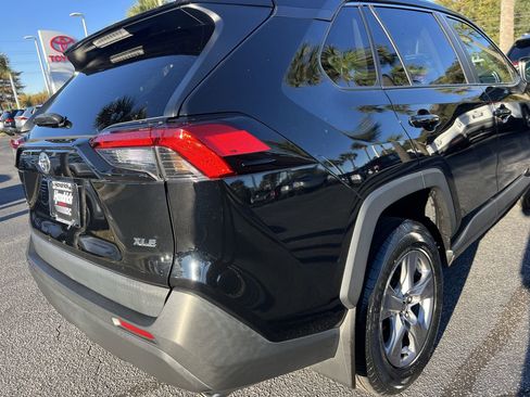 Used 2022 Toyota RAV4 XLE image 10