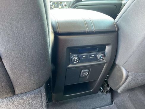 Used 2020 Chevrolet Traverse LT FWD image 24