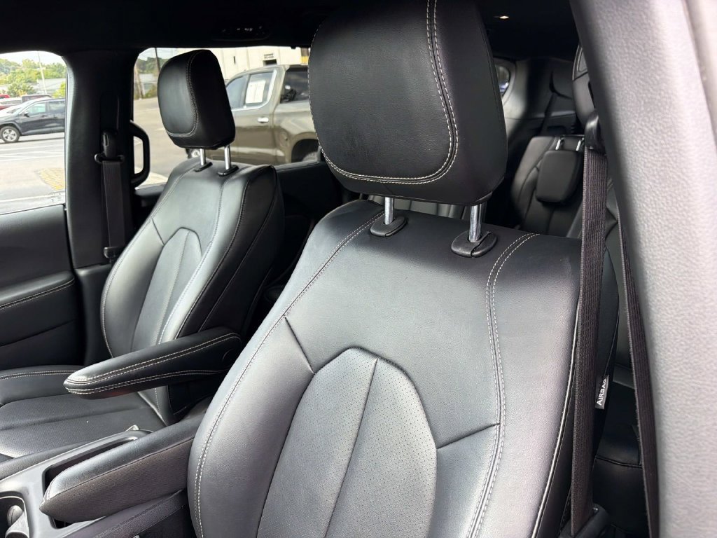 Used 2025 Chrysler Pacifica Select FWD image 22