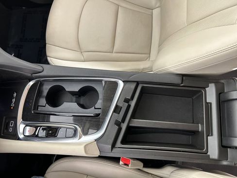 Used 2023 Buick Enclave Essence image 15