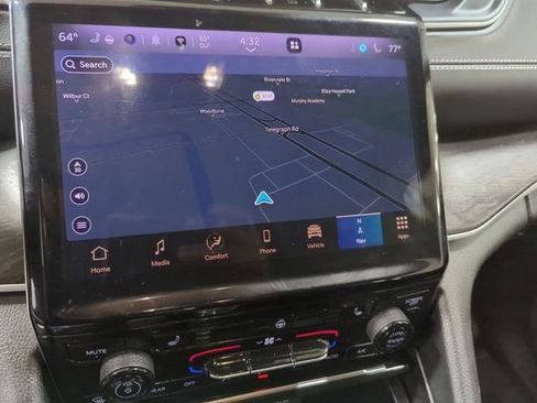 Used 2023 Jeep Grand Cherokee Limited image 13