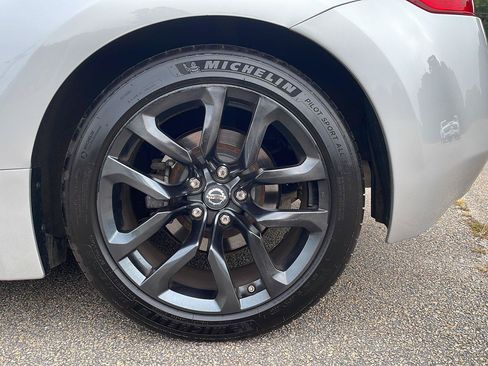 Used 2018 Nissan 370Z Touring RWD image 5
