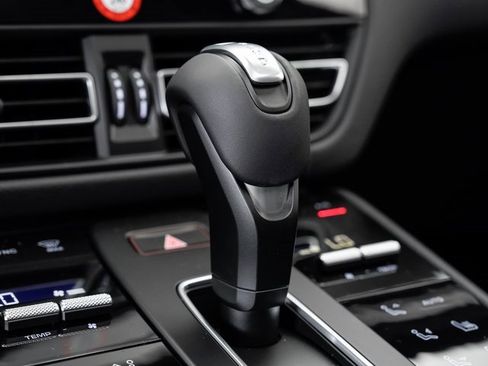 Certified 2025 Porsche Macan image 21