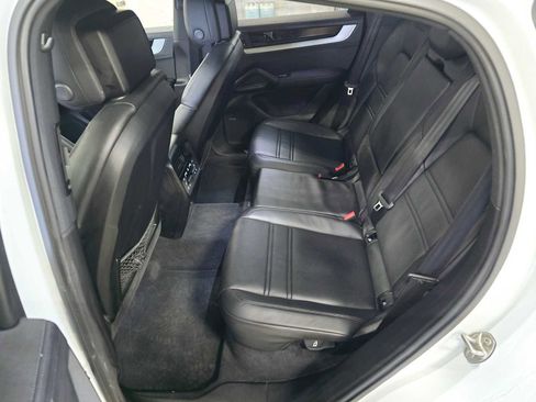 Used 2024 Porsche Cayenne Coupe image 16