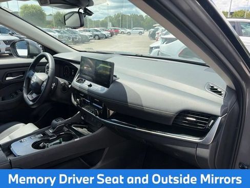 Used 2025 Nissan Rogue SL w/ SL Premium Package FWD image 12