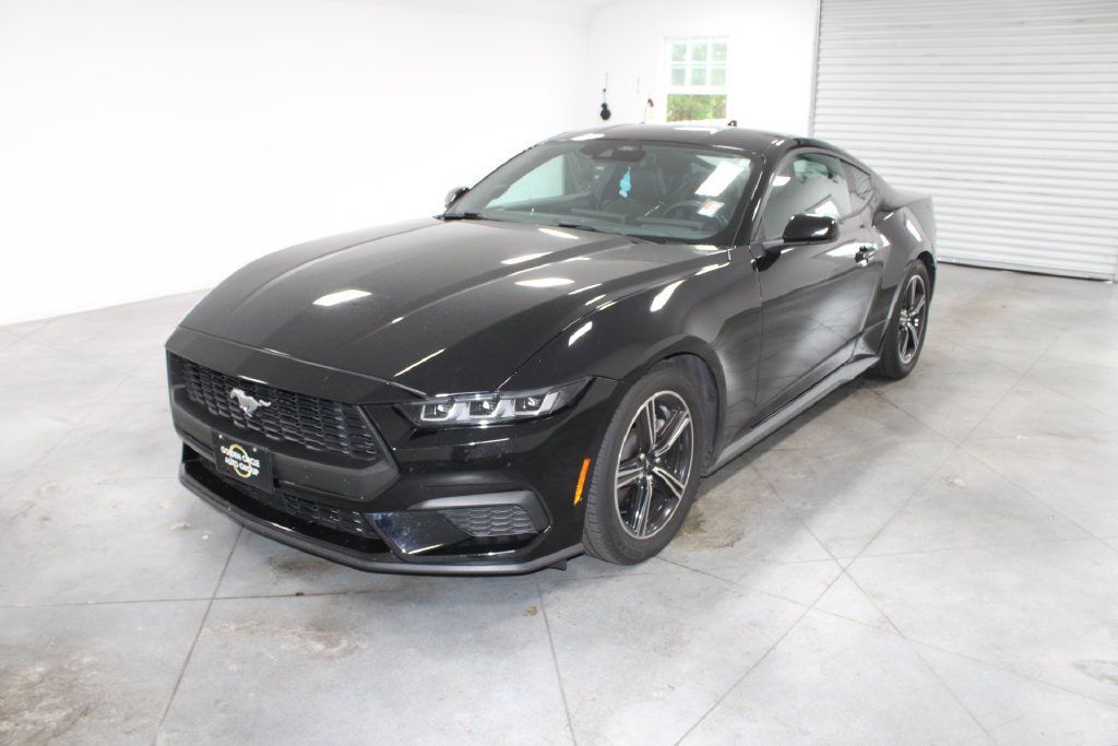 Used 2024 Ford Mustang Coupe RWD image 4