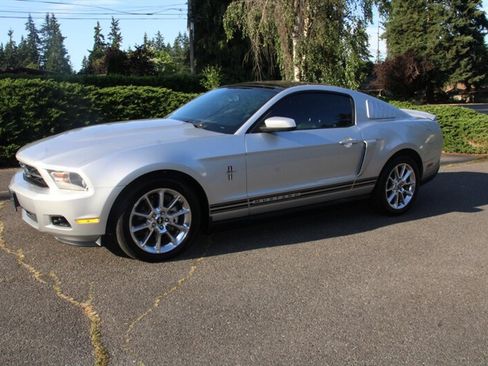 Used 2010 Ford Mustang Premium RWD image 1