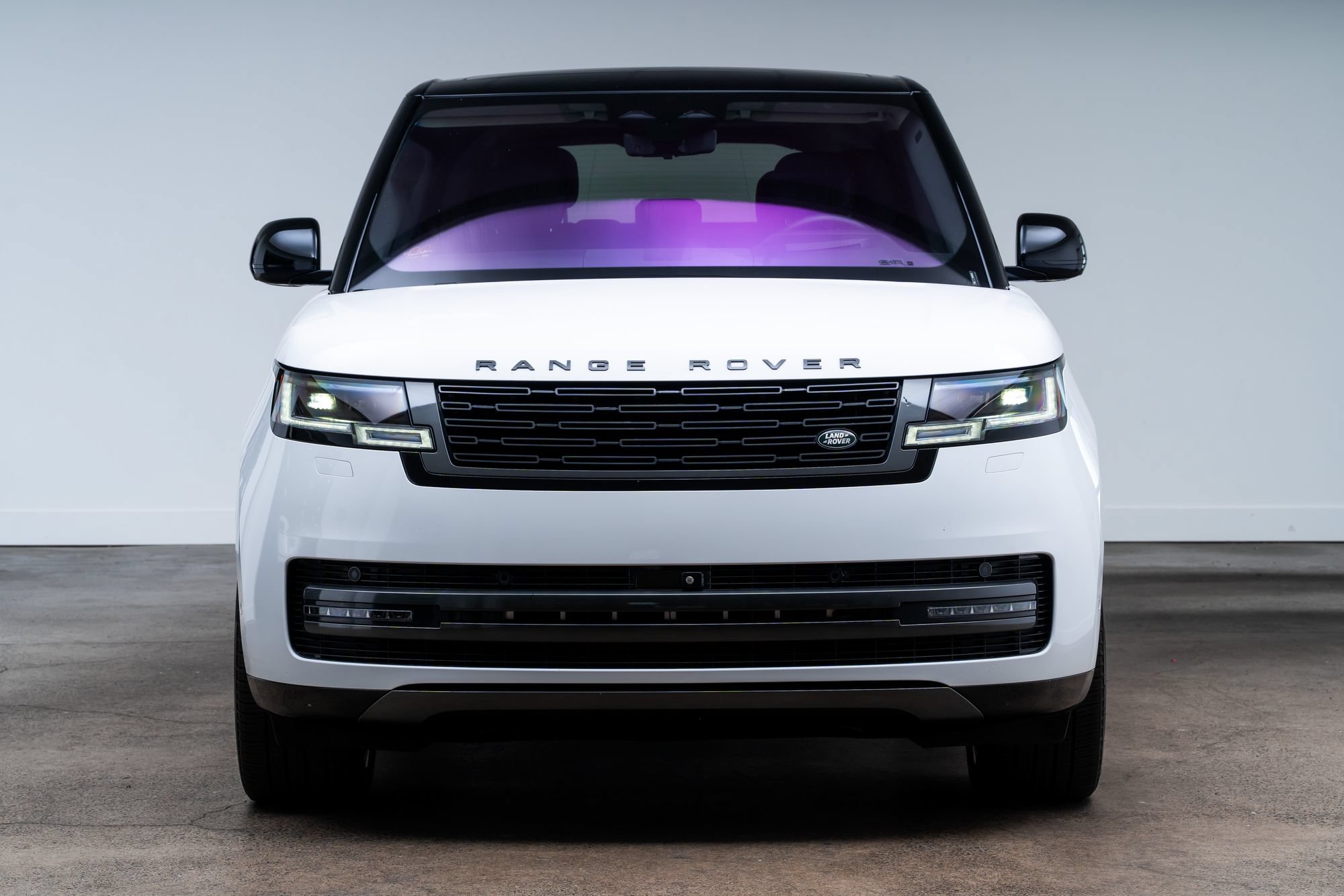 Used 2022 Land Rover Range Rover SE AWD/4WD image 2