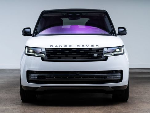 Used 2022 Land Rover Range Rover SE AWD/4WD image 2
