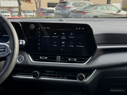 Used 2025 Chevrolet Equinox LT image 18