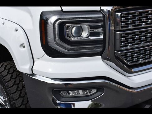 Used 2018 GMC Sierra 1500 SLT AWD/4WD image 43