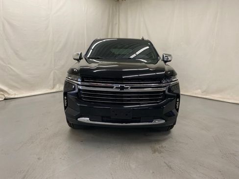 Used 2022 Chevrolet Suburban LT AWD/4WD image 3
