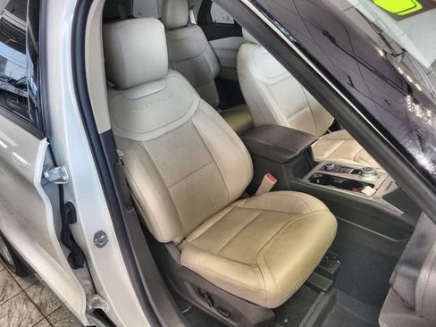 Used 2023 Ford Explorer Platinum w/ Technology Package AWD/4WD image 27